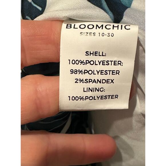 BloomChic Tropical Print Pocket Belted Cami Romper Plus Size 26 Resort NWT vacy - Picture 6 of 8